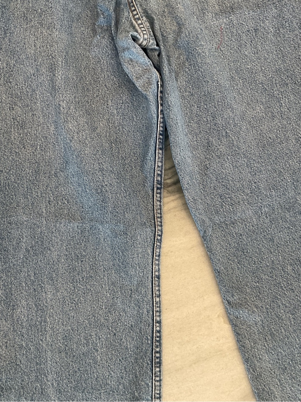 Tommy Hilfiger Light Wash Relaxed Jeans - Picture 9 of 11